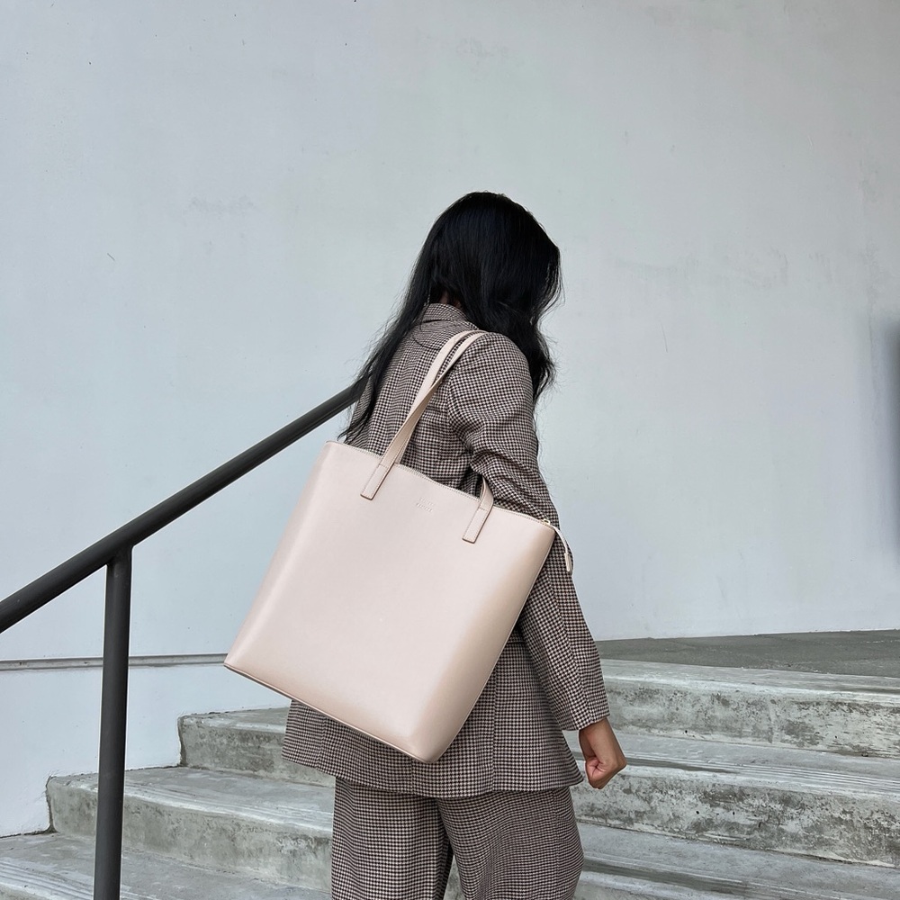 Elegant Beige Zippered Tote Bag